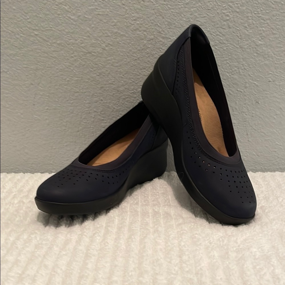 Clarks navy Flats Slip-On Comfort Loafers